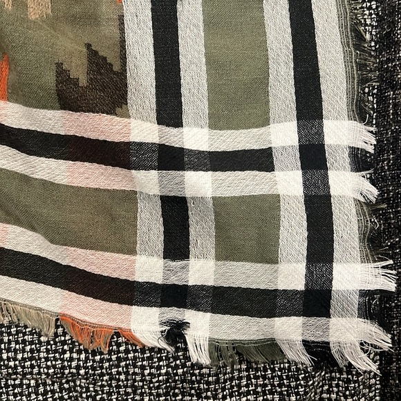 Extra Large Scarf/ Wrap - Picture 2 of 4